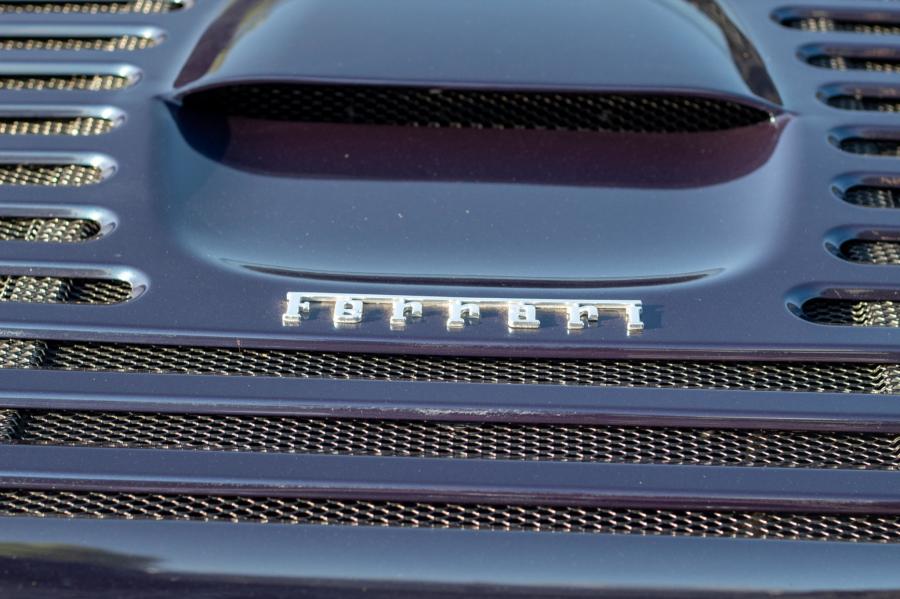 Логотип Ferrari F355 Spider 1995 года  (фото 40 из 149)